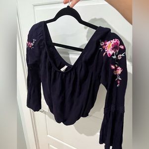 Off the shoulder top w/ flared sleeves